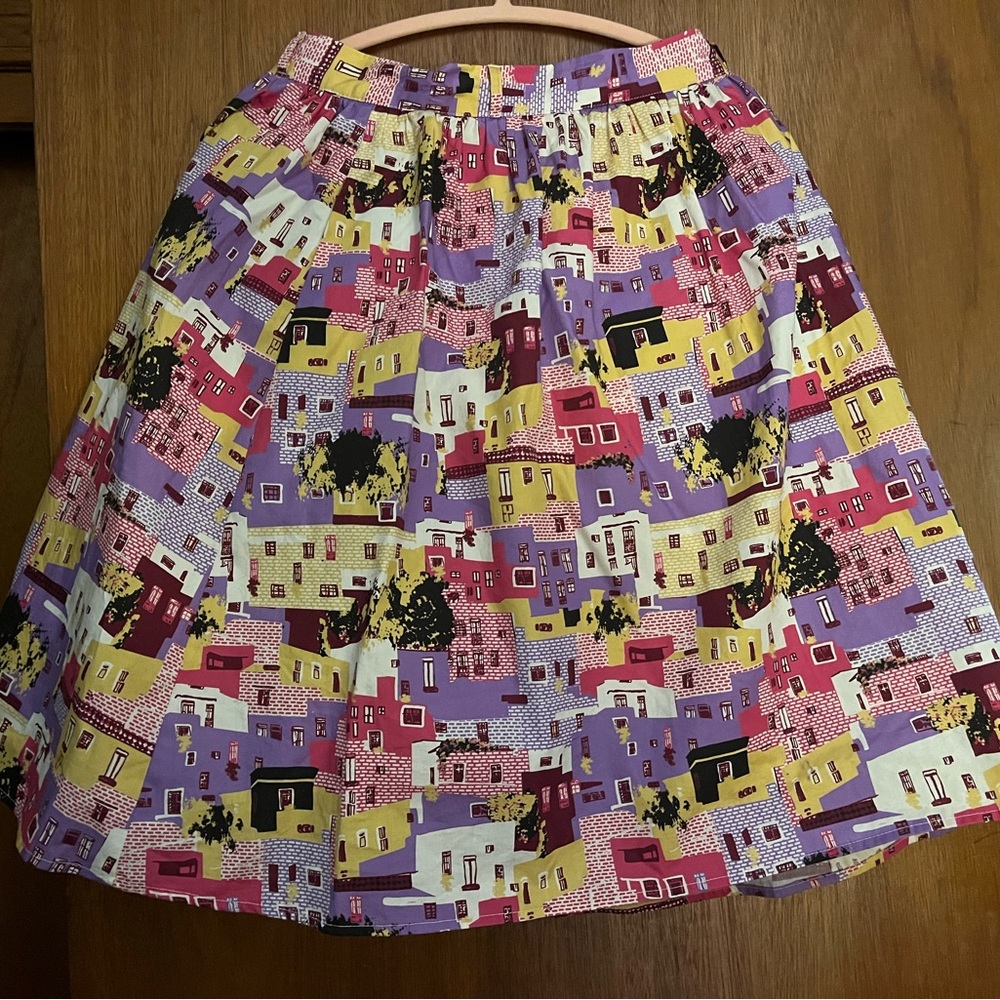 Colorful skirt with city street design. Fully lined. Has POCKETS and belt loops.